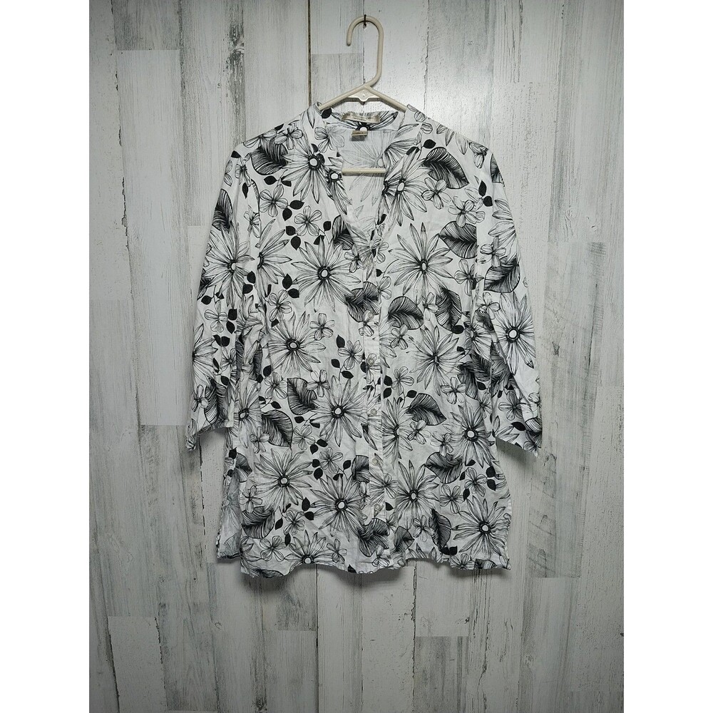E-col-o-gie Woman 1X Black White Floral Linen Top